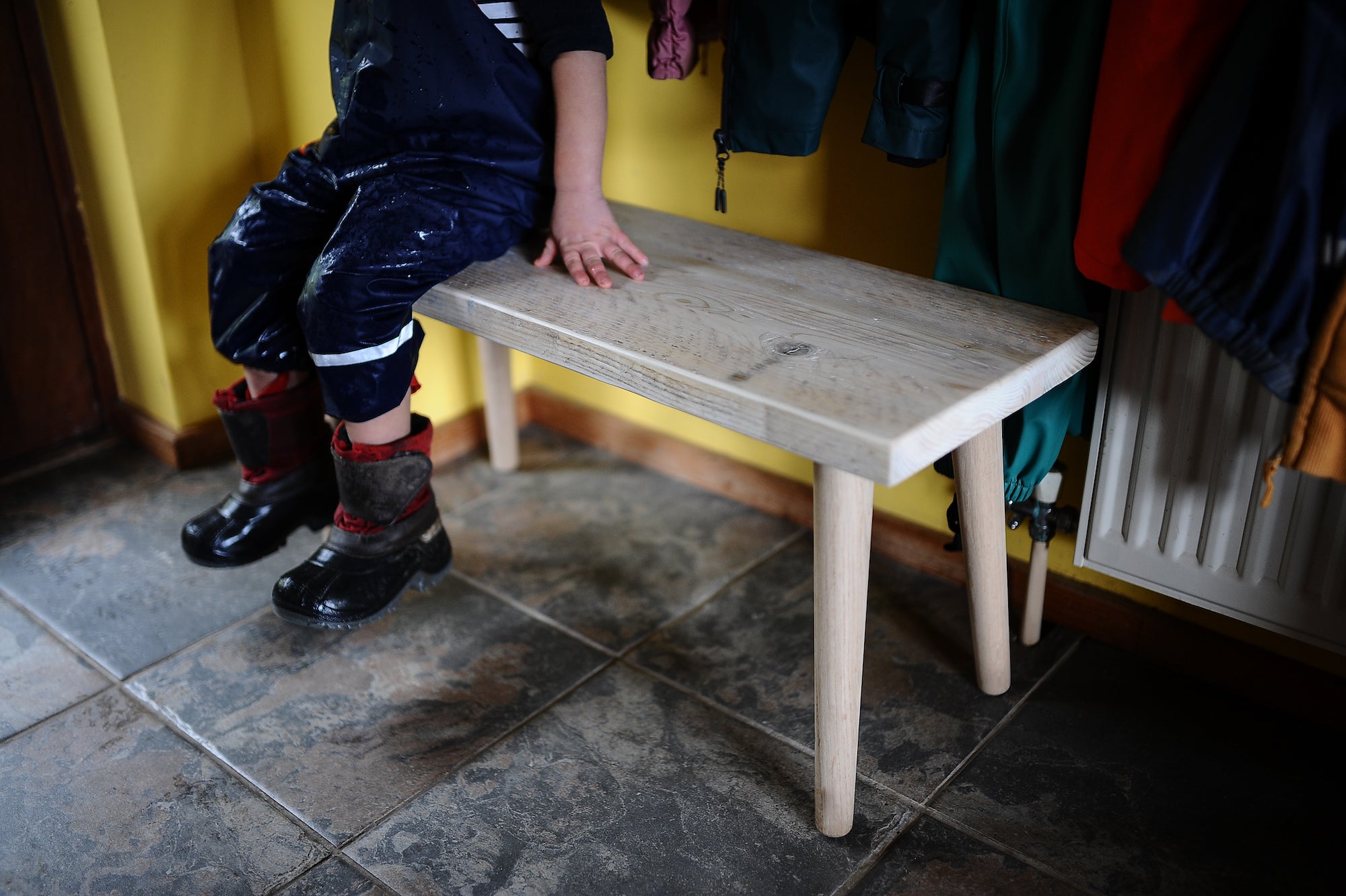 How to pick the right entryway bench for your home: 8 tips