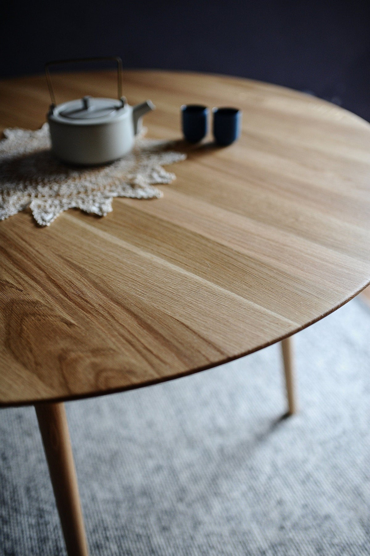 7MAGOKfurniture Kitchen & Dining Room Tables Round Solid Oak Dining Table on Round Tapered Legs | SOPHIA Collection