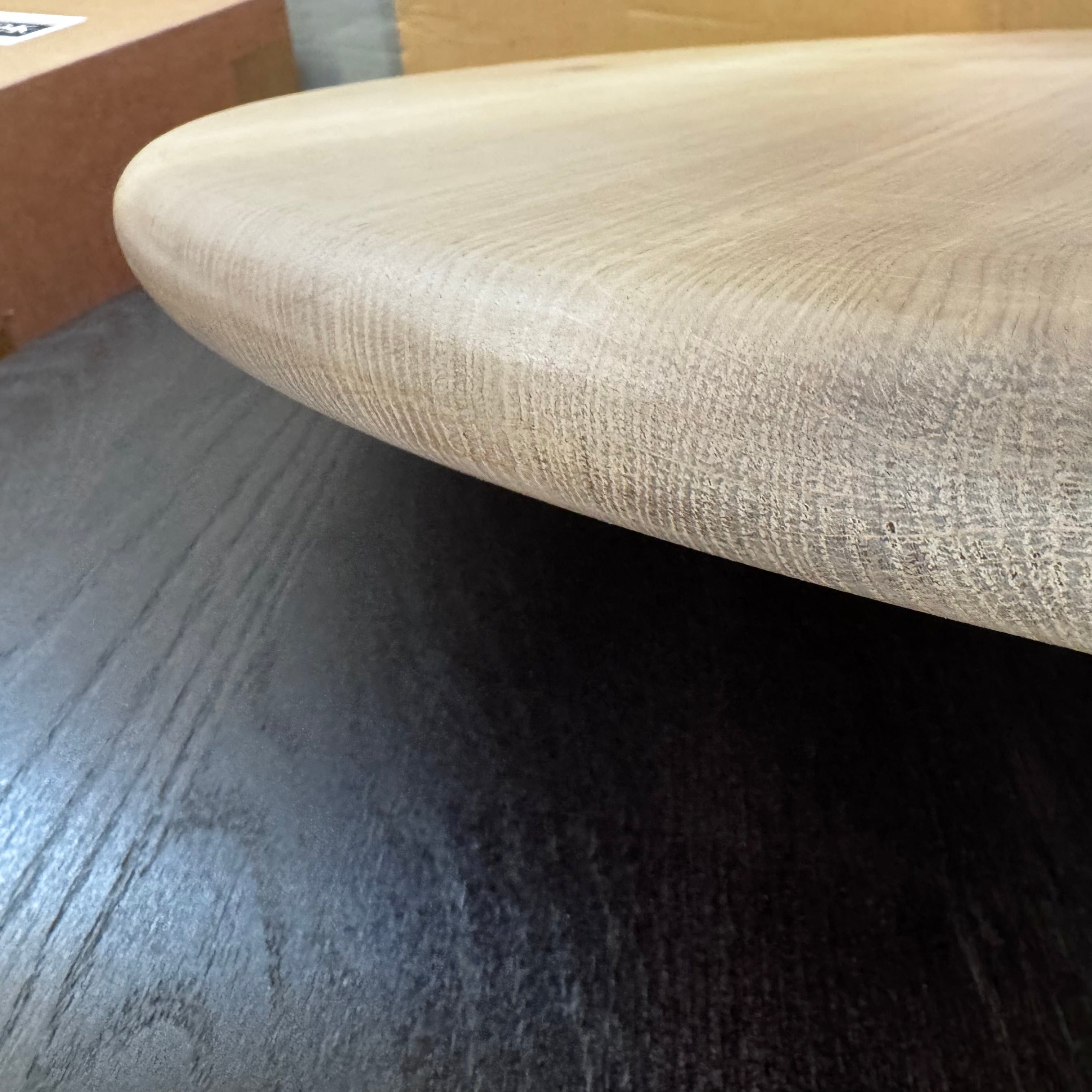 7MAGOKfurniture Kitchen & Dining Room Tables Round Dining Table, Central Pedestal Base, Solid Oak Top | KWIN Collection