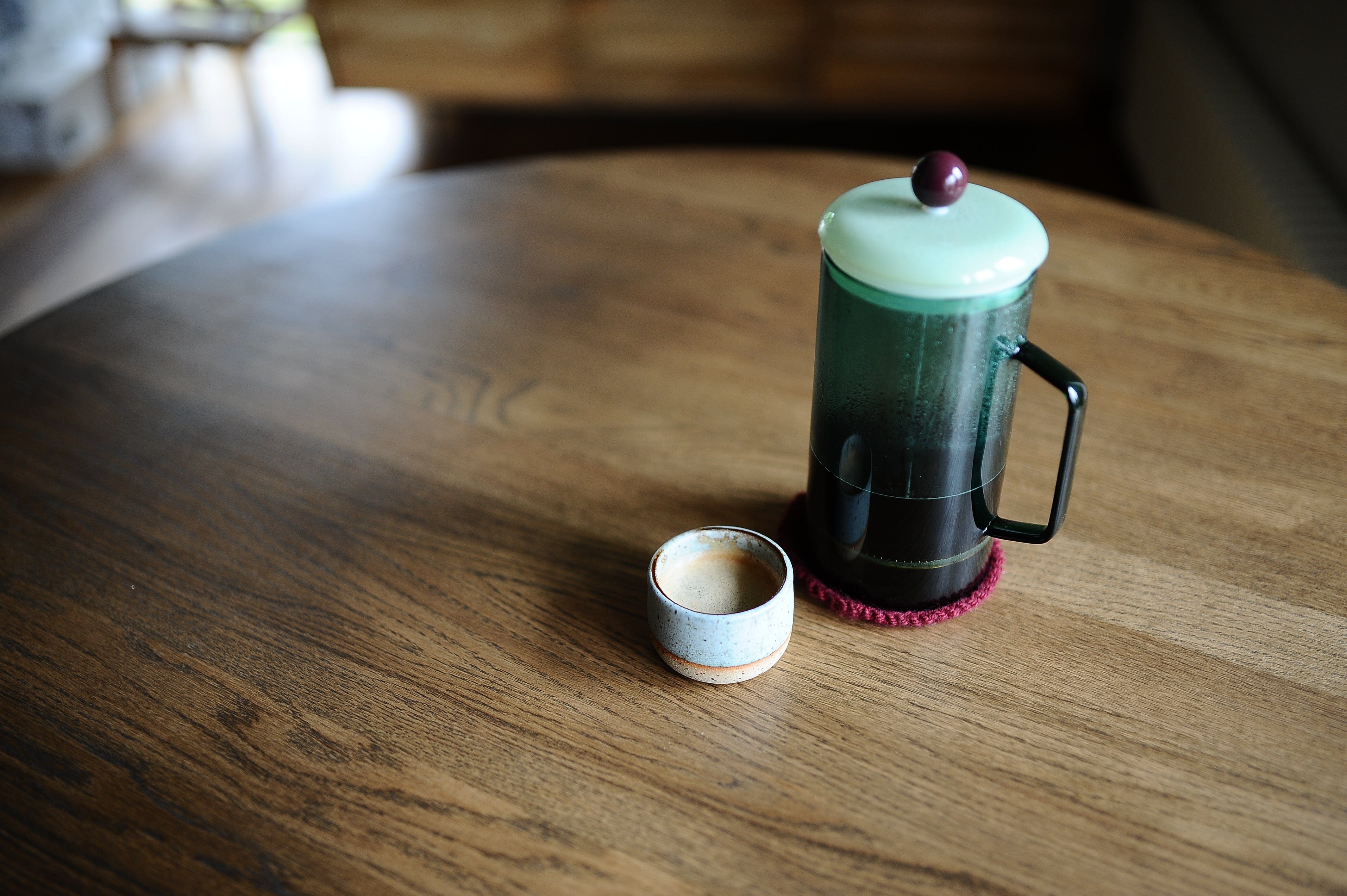 7MAGOKfurniture Kitchen & Dining Room Tables Solid Oak Round Dining Table, Seats 2–6, Custom Finish | MILAN Collection