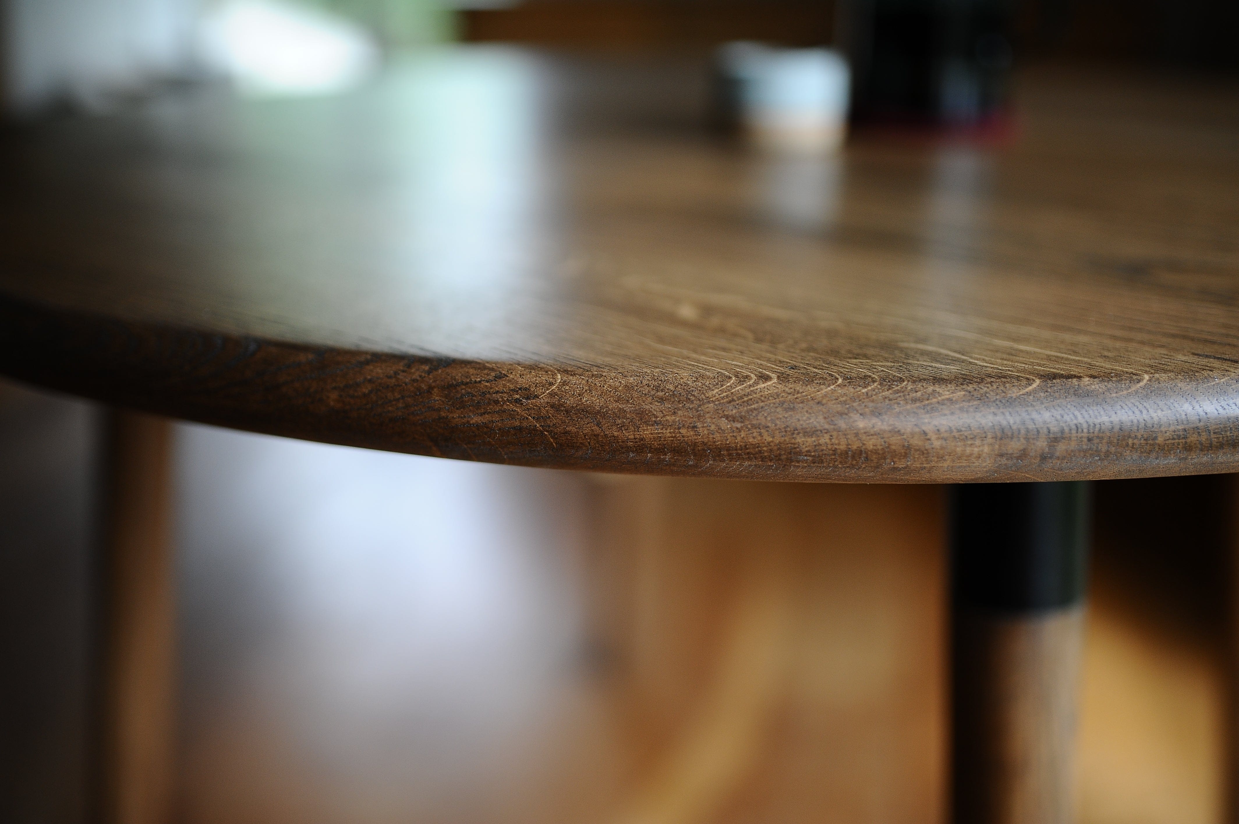 7MAGOKfurniture Kitchen & Dining Room Tables Solid Oak Round Dining Table, Seats 2–6, Custom Finish | MILAN Collection