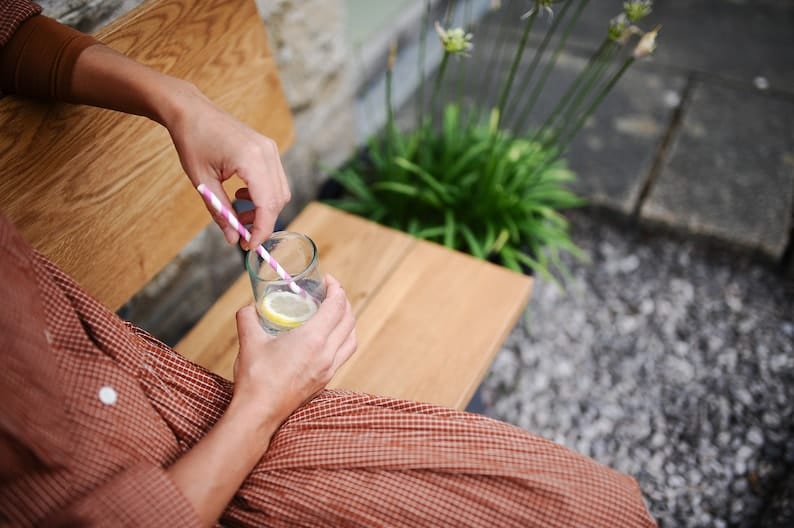 7MAGOKfurniture outdoor garden bench Outdoor Oak Seat on Industrial Steel Frame, Sustainable Design