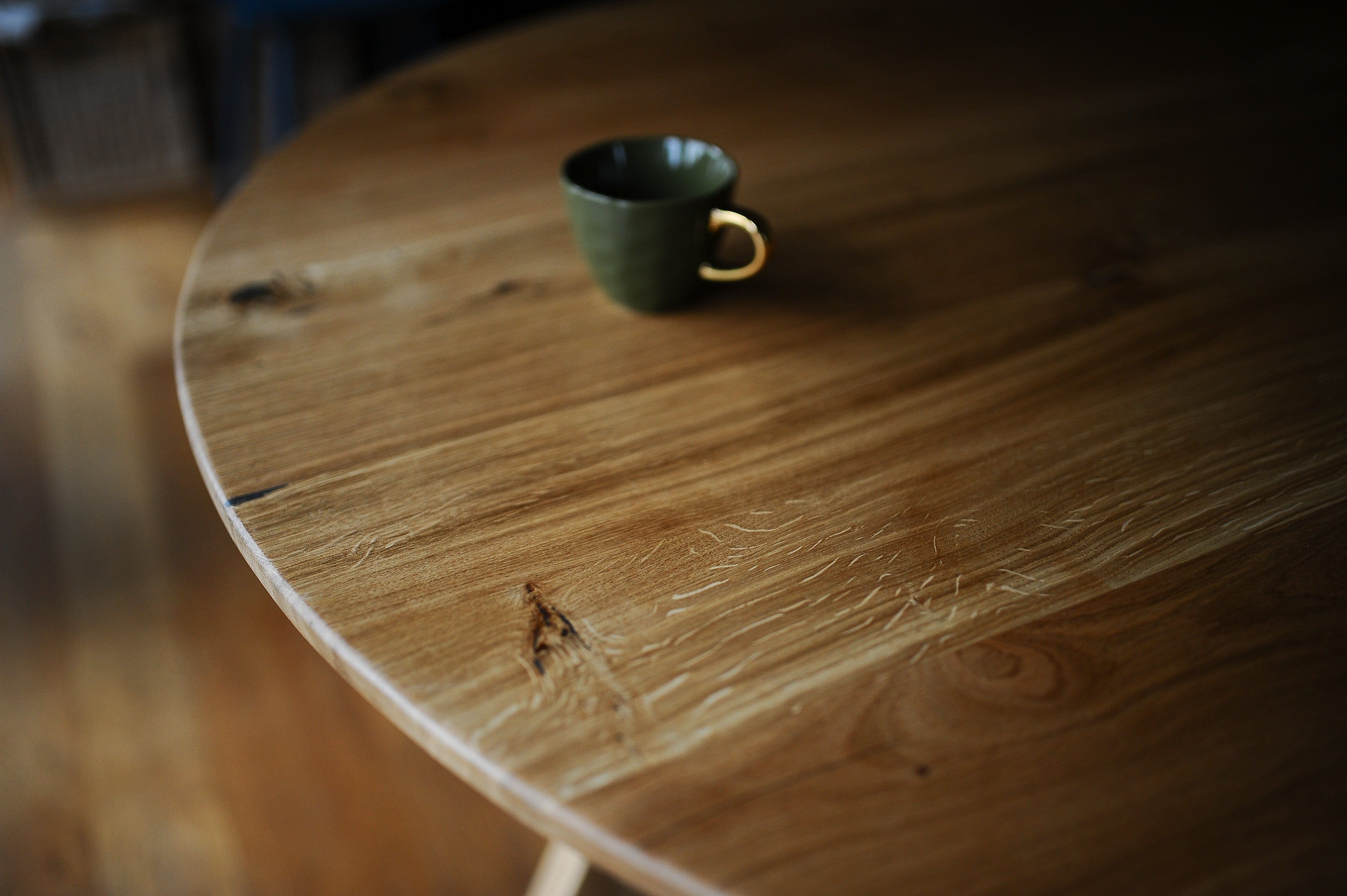 Solid Oak Round Extendable Table, Steel legs, 6-10 Seater / OAKWELL Collection