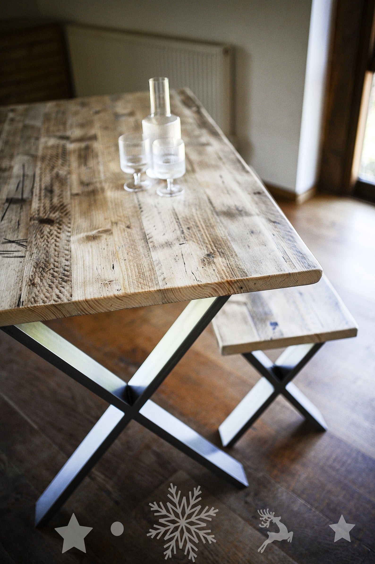 Tisch und Bank, passendes Esszimmer-Set auf X-Frame-Stahlbeinen, Farbauswahl / INDUSTRIAL-Kollektion