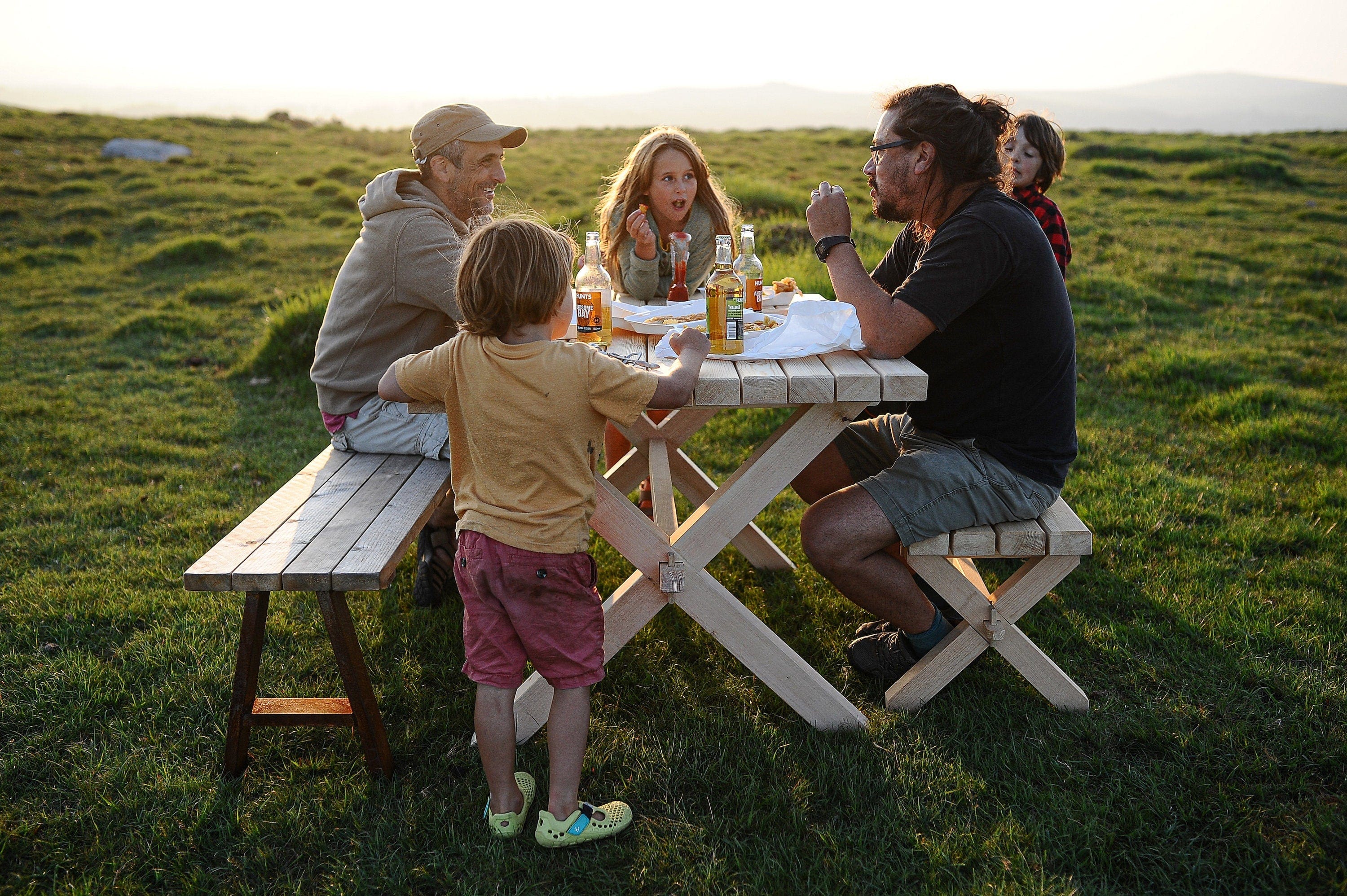 7MAGOKfurniture Home & Garden Outdoor Table & Bench Set, Classic Garden Picnic Style