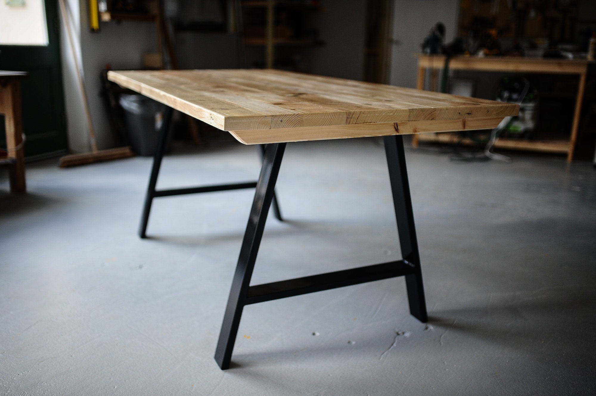 7MAGOKfurniture Kitchen & Dining Room Tables Extendable Reclaimed Wood Dining Table with Steel Legs | INDUSTRIAL Collection