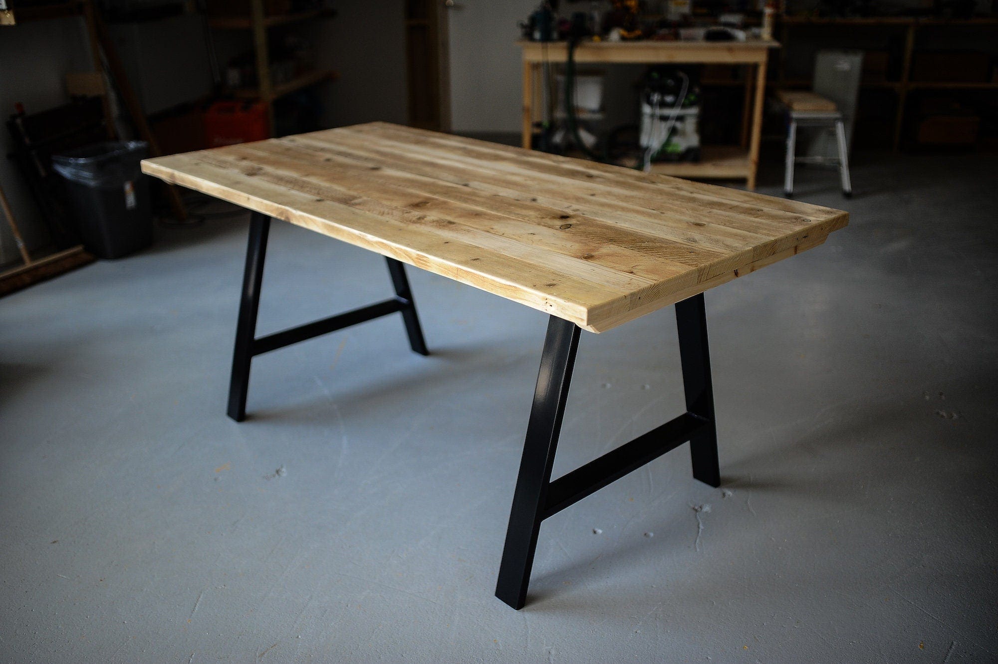 7MAGOKfurniture Kitchen & Dining Room Tables Extendable Reclaimed Wood Dining Table with Steel Legs | INDUSTRIAL Collection