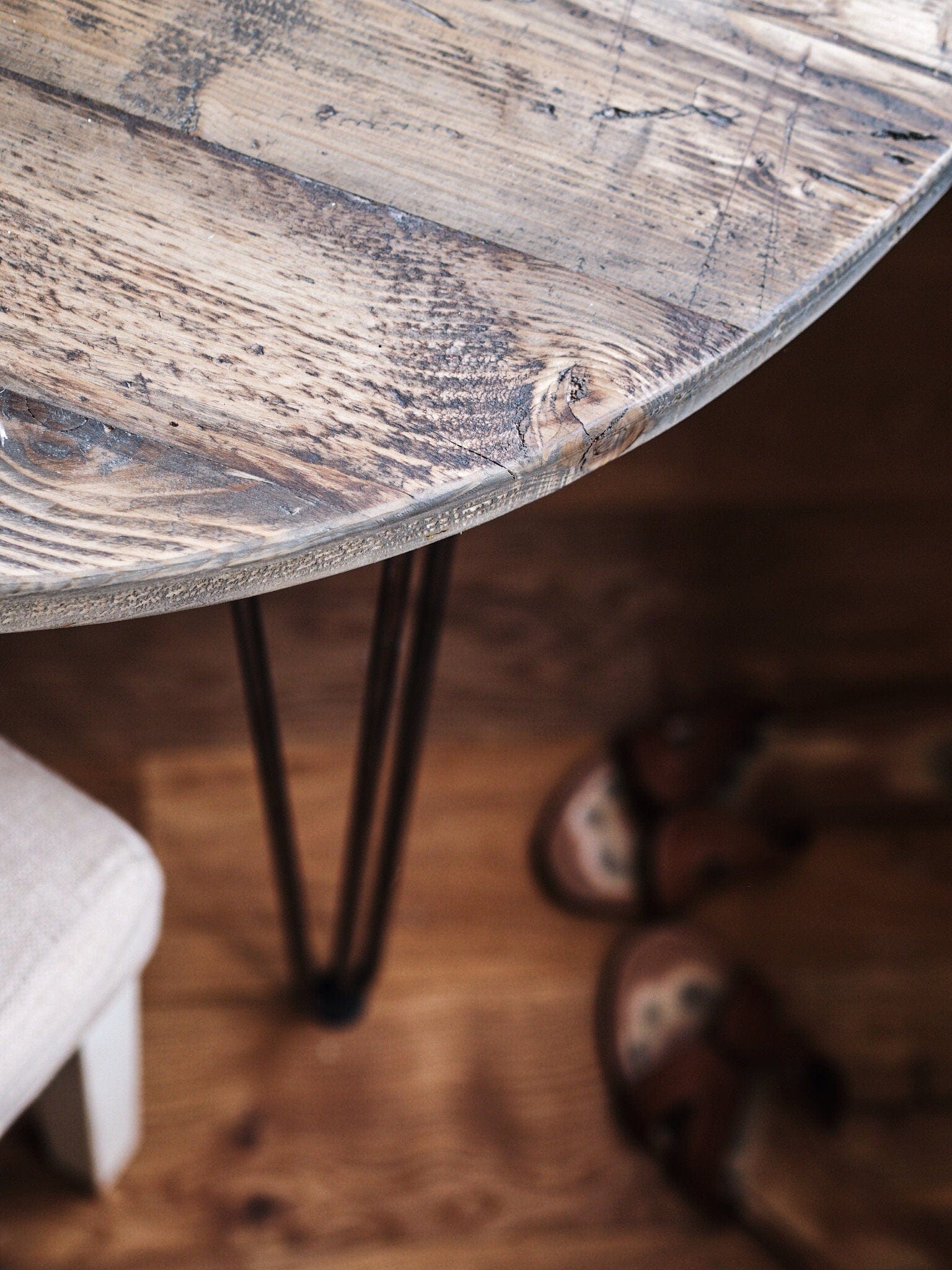 7MAGOKfurniture Kitchen & Dining Room Tables Round Dining Table, 4 & 6 Seater, Reclaimed Wood on Hairpin Legs | RECLAIMED Collection