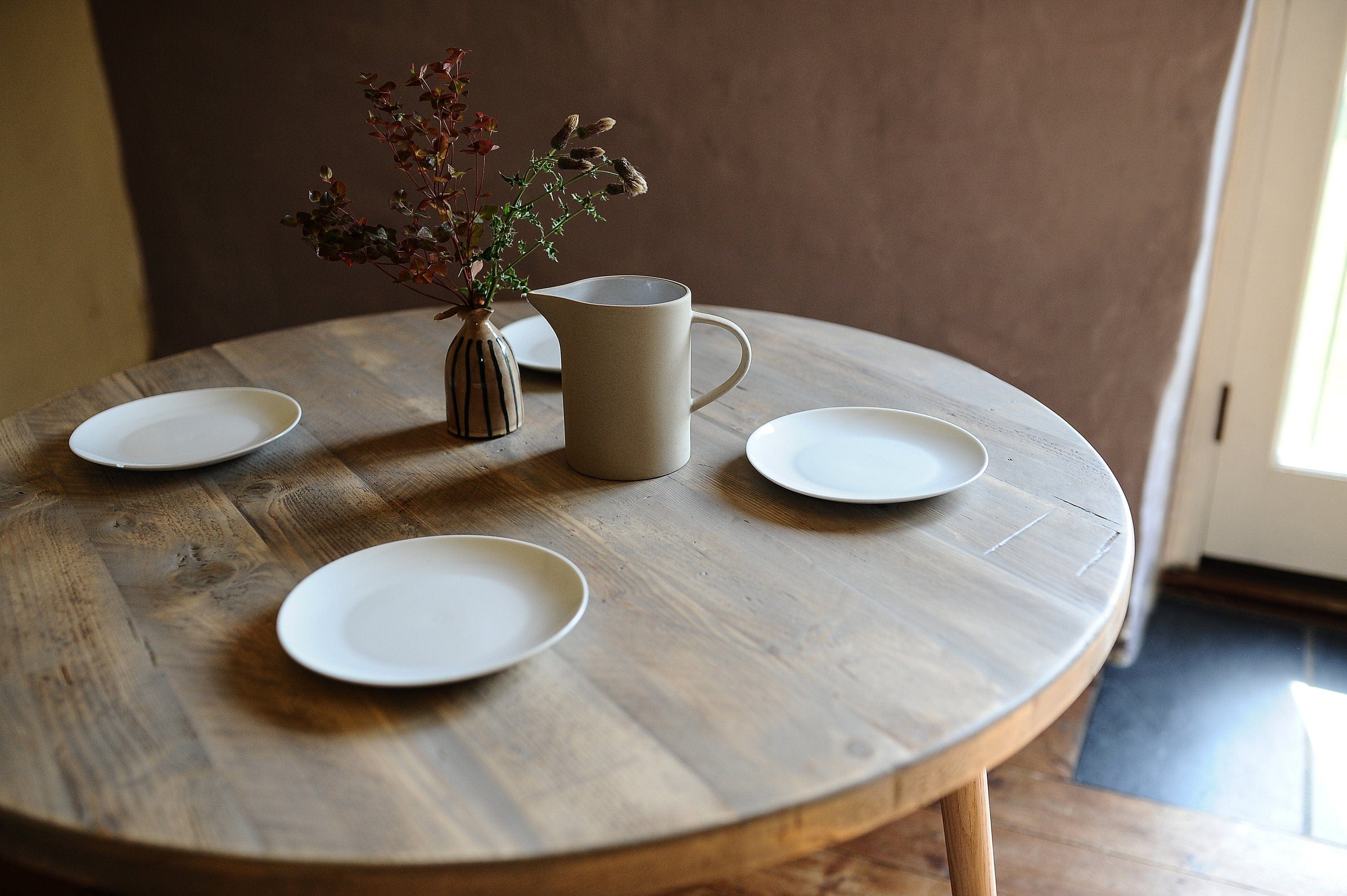 7MAGOKfurniture Kitchen & Dining Room Tables Round Dining Table, Reclaimed Wood on Round Oak Legs | VINTAGE Collection