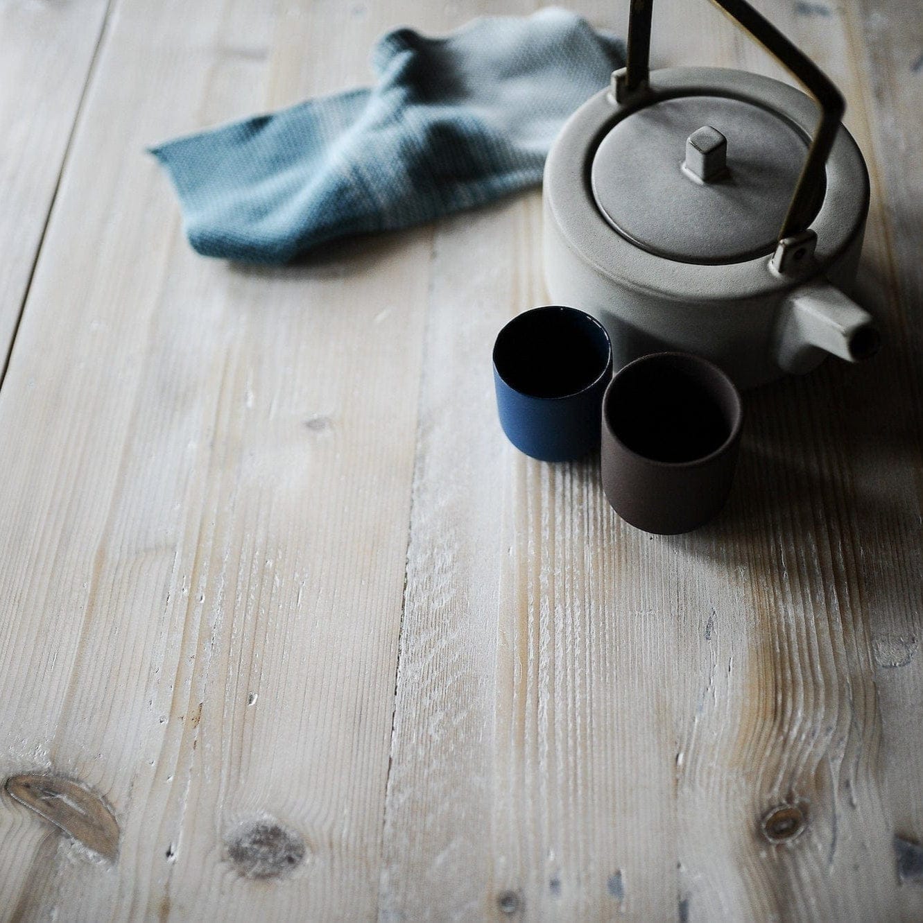 7MAGOKfurniture Kitchen & Dining Room Tables Round Extendable Reclaimed Wood Dining Table, Seats 2–12 | RECLAIMED Collection