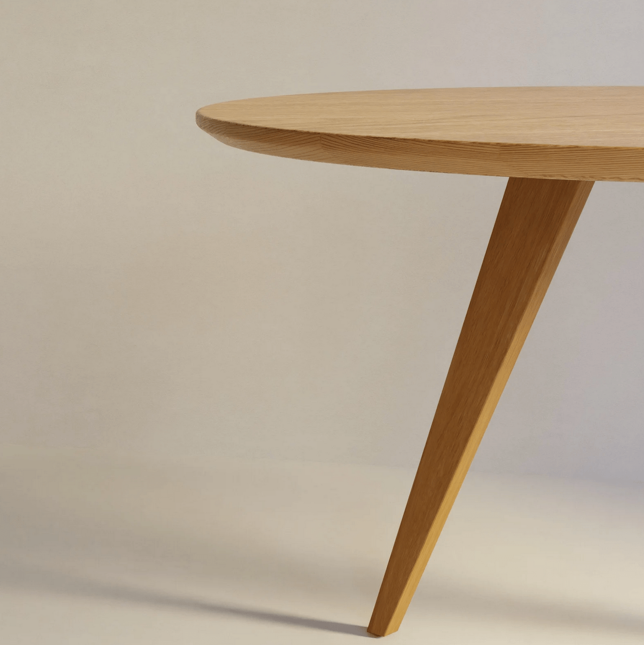 Round Dining Table 3 legged, Solid Oak, 4-6 seater / KANTAR Collection