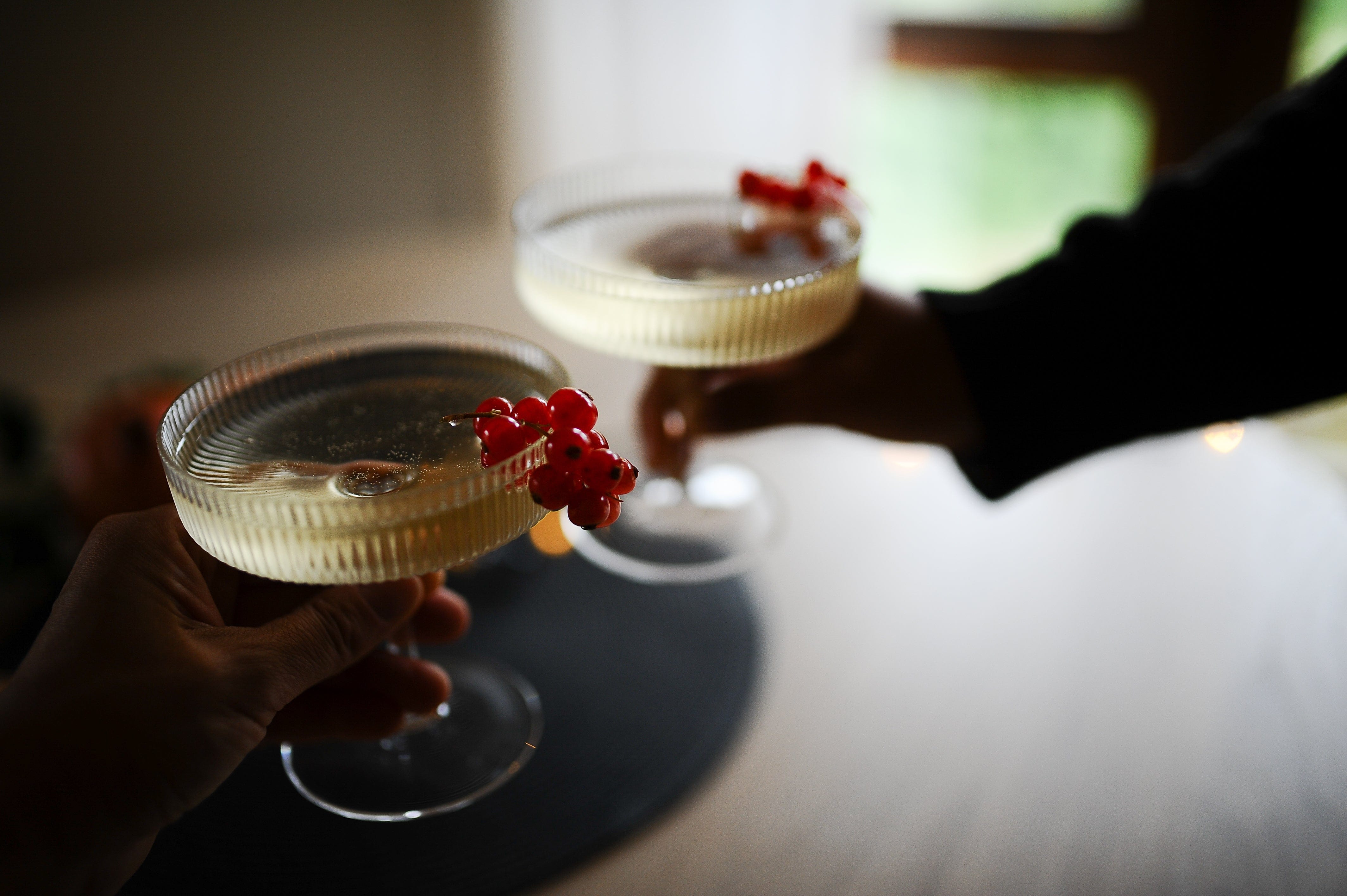 7MAGOKfurniture Kitchen & Dining Room Tables Extendable Dining Table in Reclaimed Wood & Solid Oak, Seats 6–10 | VINTAGE Collection