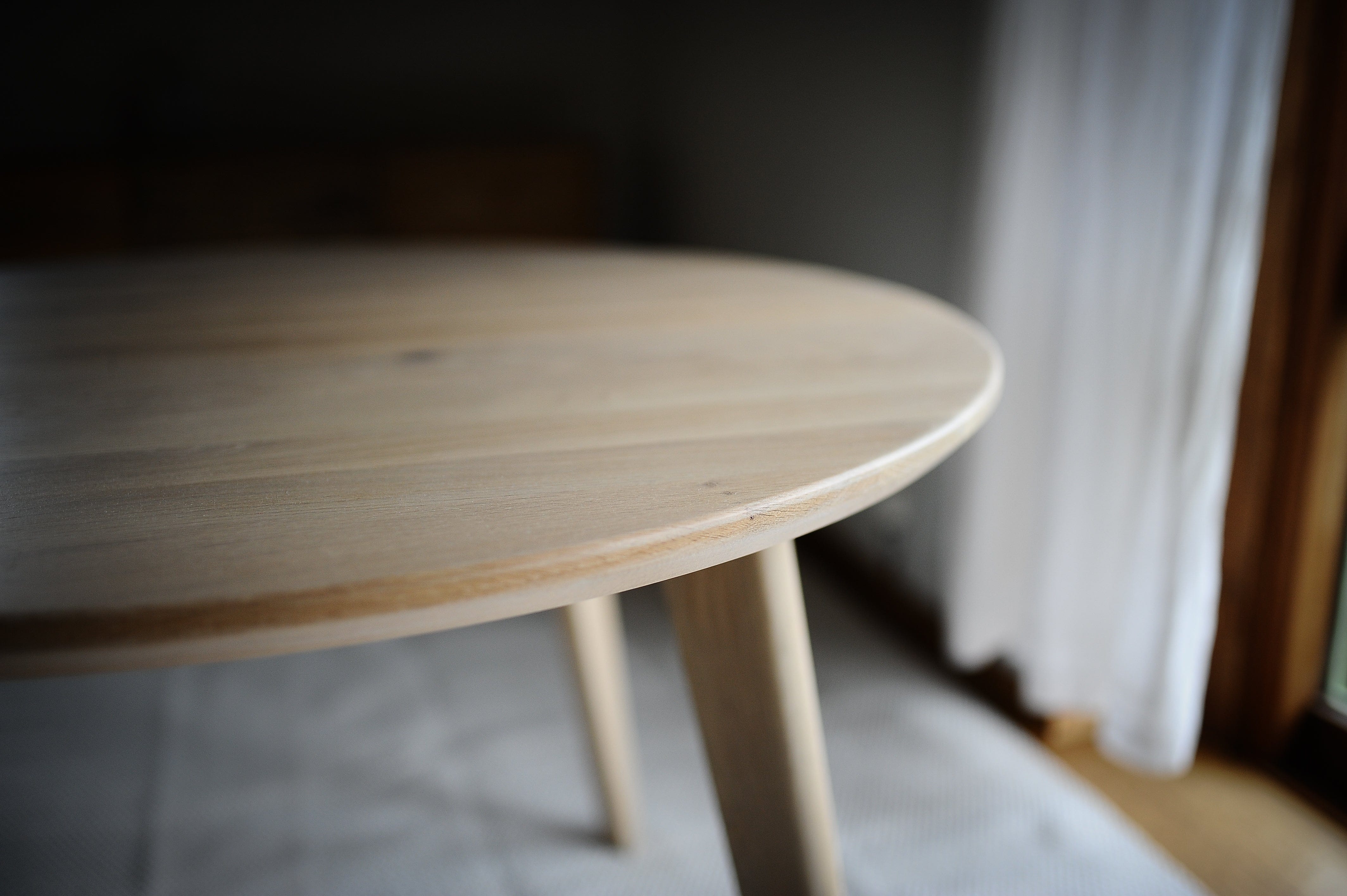 7MAGOKfurniture Kitchen & Dining Room Tables Round Dining Table, 4-Legged, Solid Oak, 4–6 Seater | KANTAR Collection