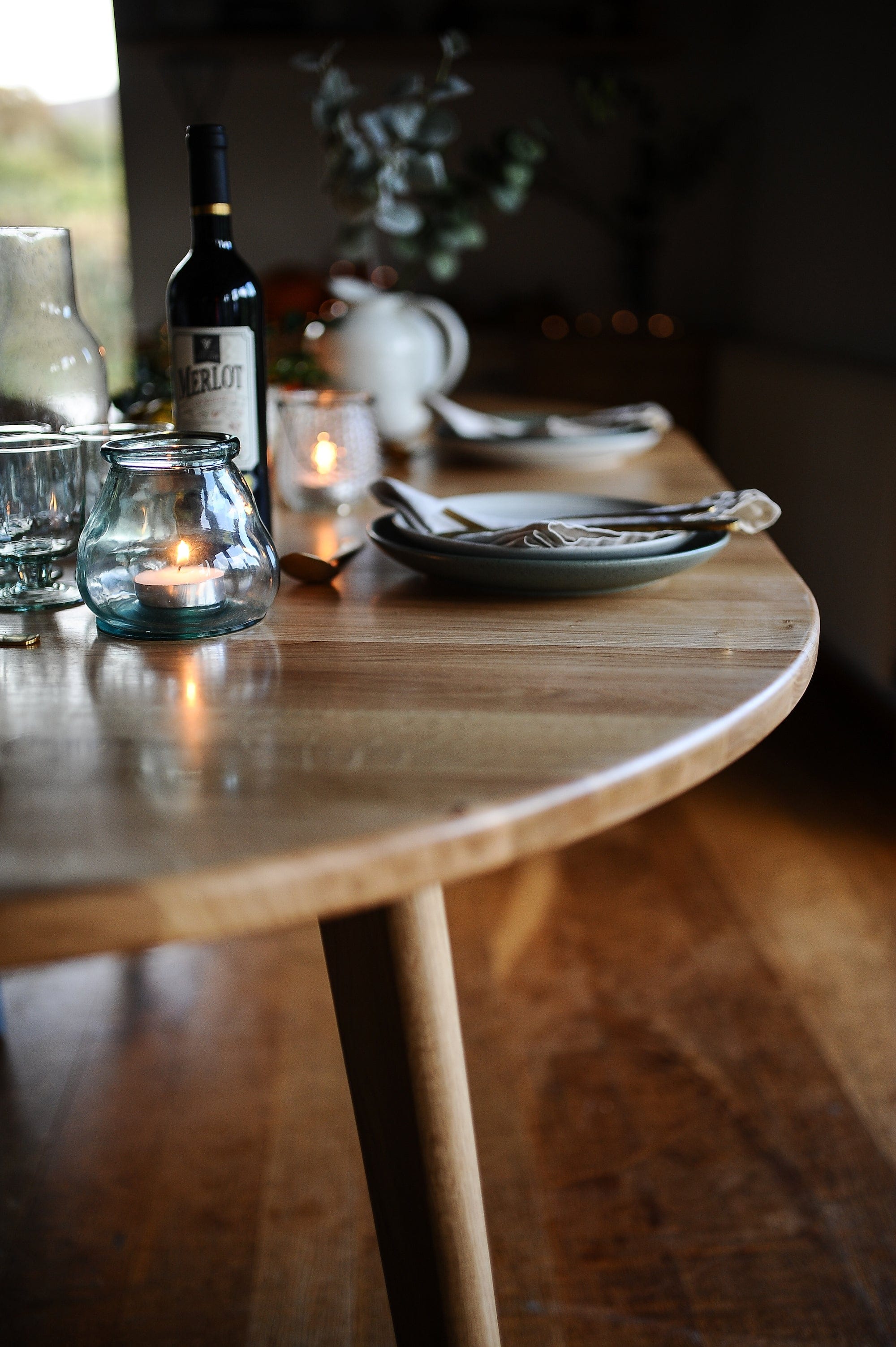 7MAGOKfurniture Kitchen & Dining Room Tables Round Extendable Solid Oak Dining Table, Seats 6–10 | OAKWELL Collection