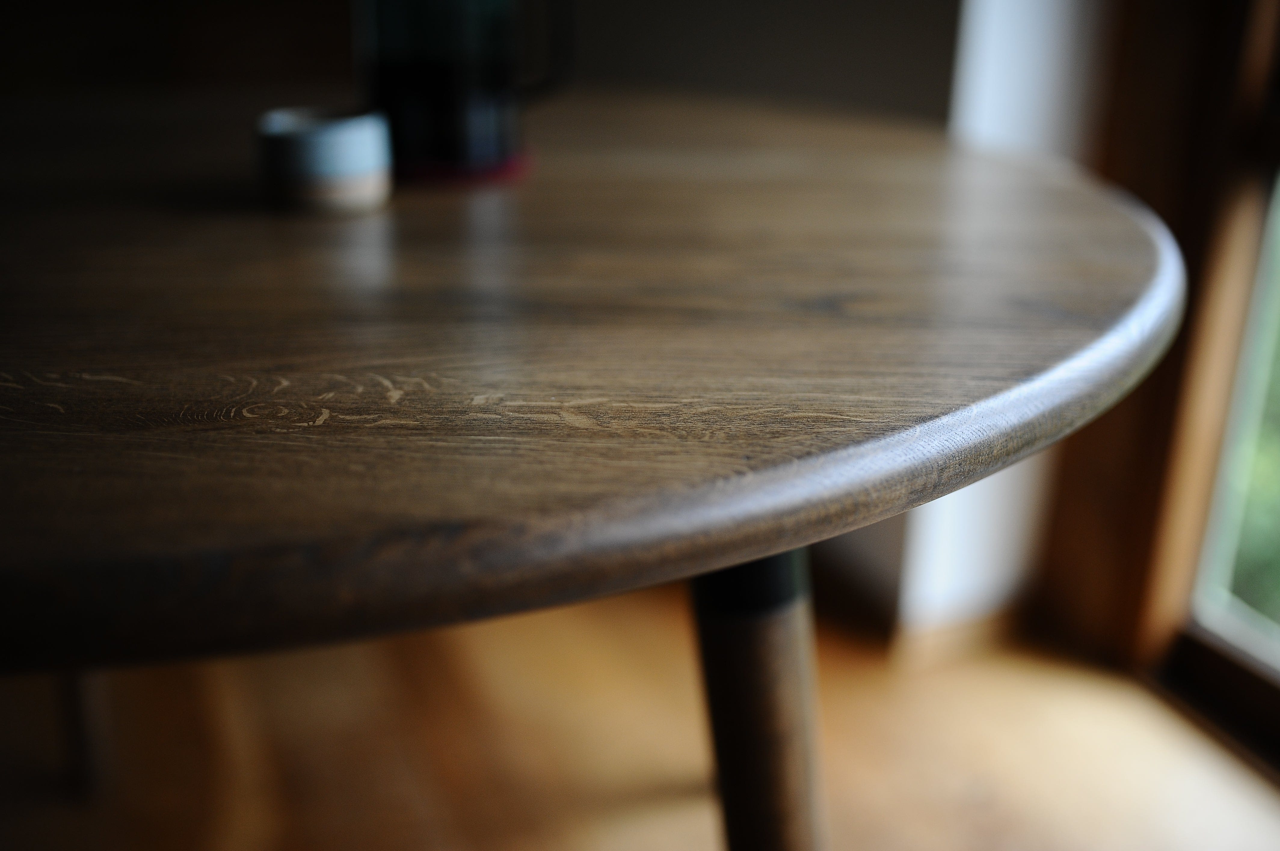 7MAGOKfurniture Kitchen & Dining Room Tables Solid Oak Round Dining Table, Seats 2–6, Custom Finish | MILAN Collection