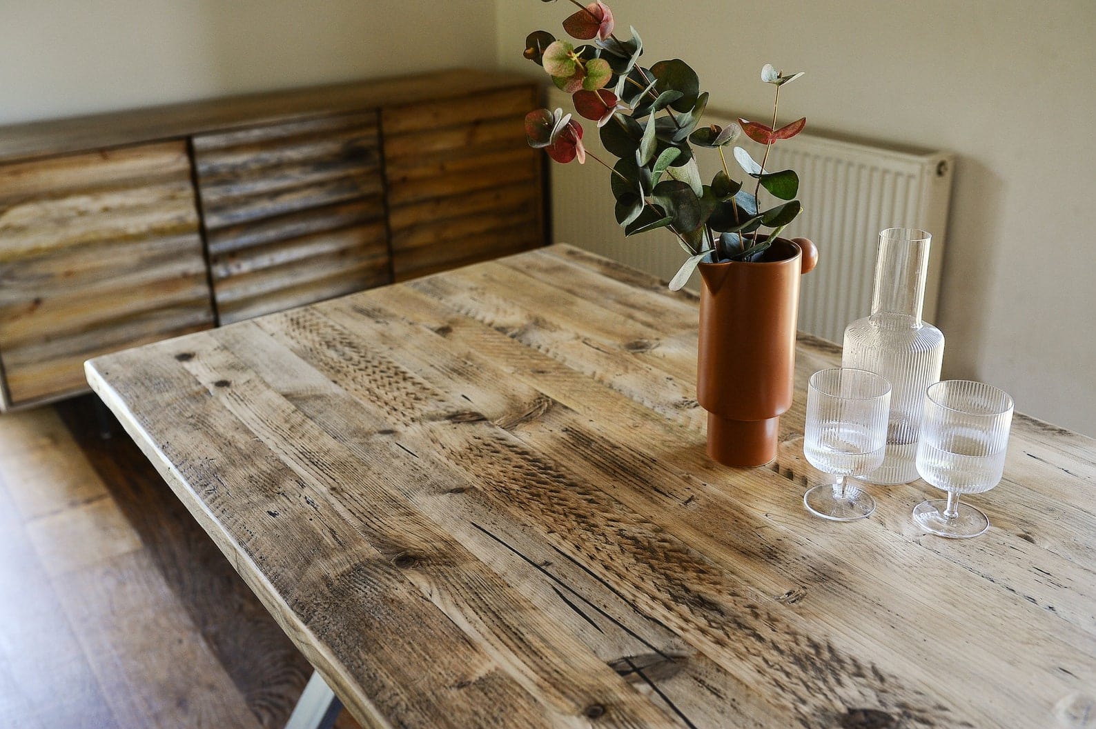 Esstisch auf Haarnadelbeinen, Altholz, Individualisierbar / RECLAIMED Kollektion