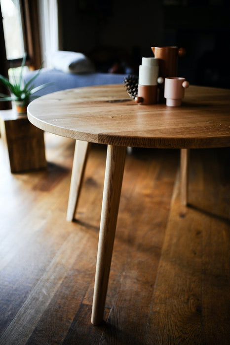 Solid Oak Round Extendable Table, 6-10 Seater / WILD OAK Collection