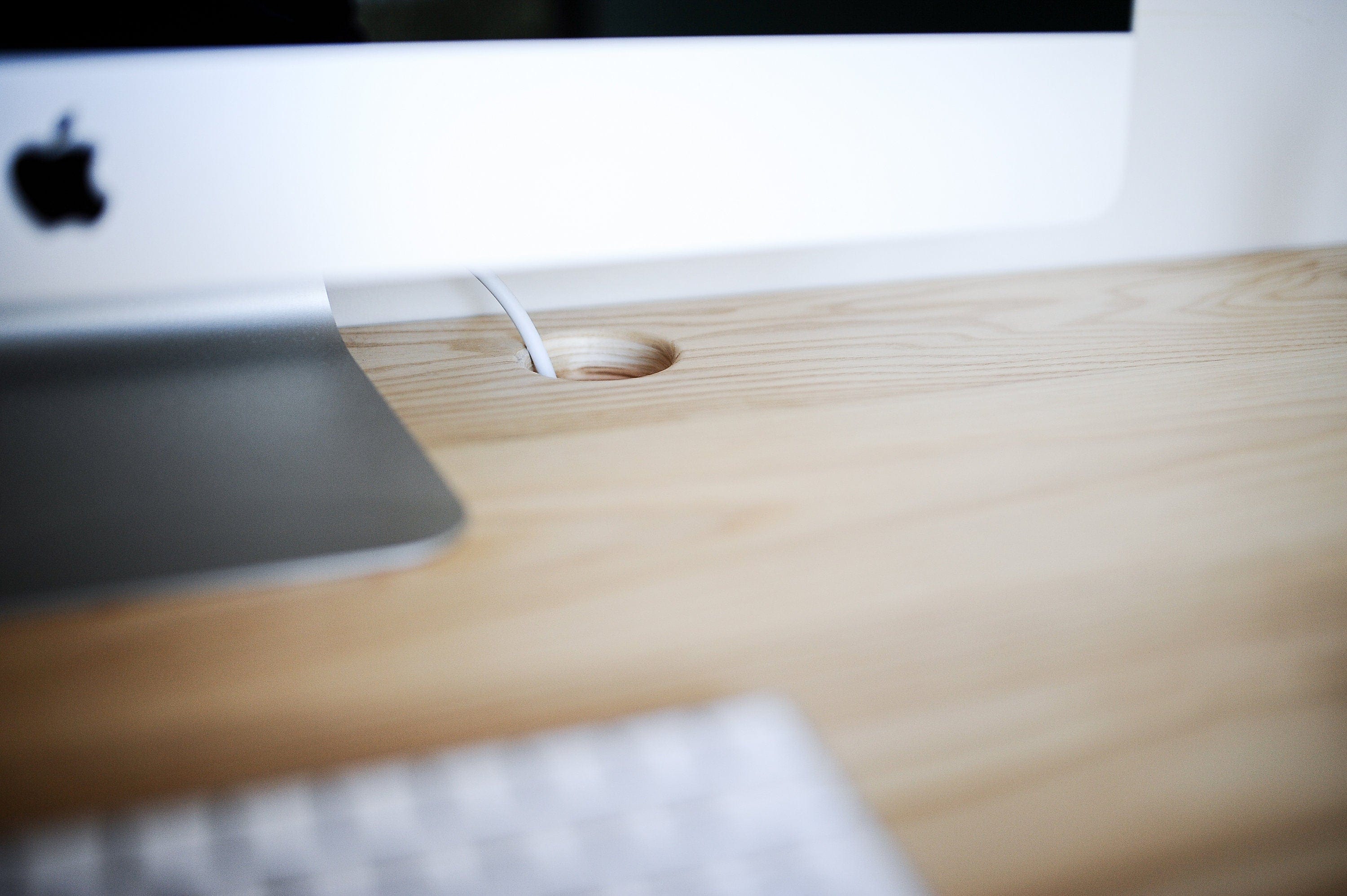 7MAGOKfurniture CABLE HOLE