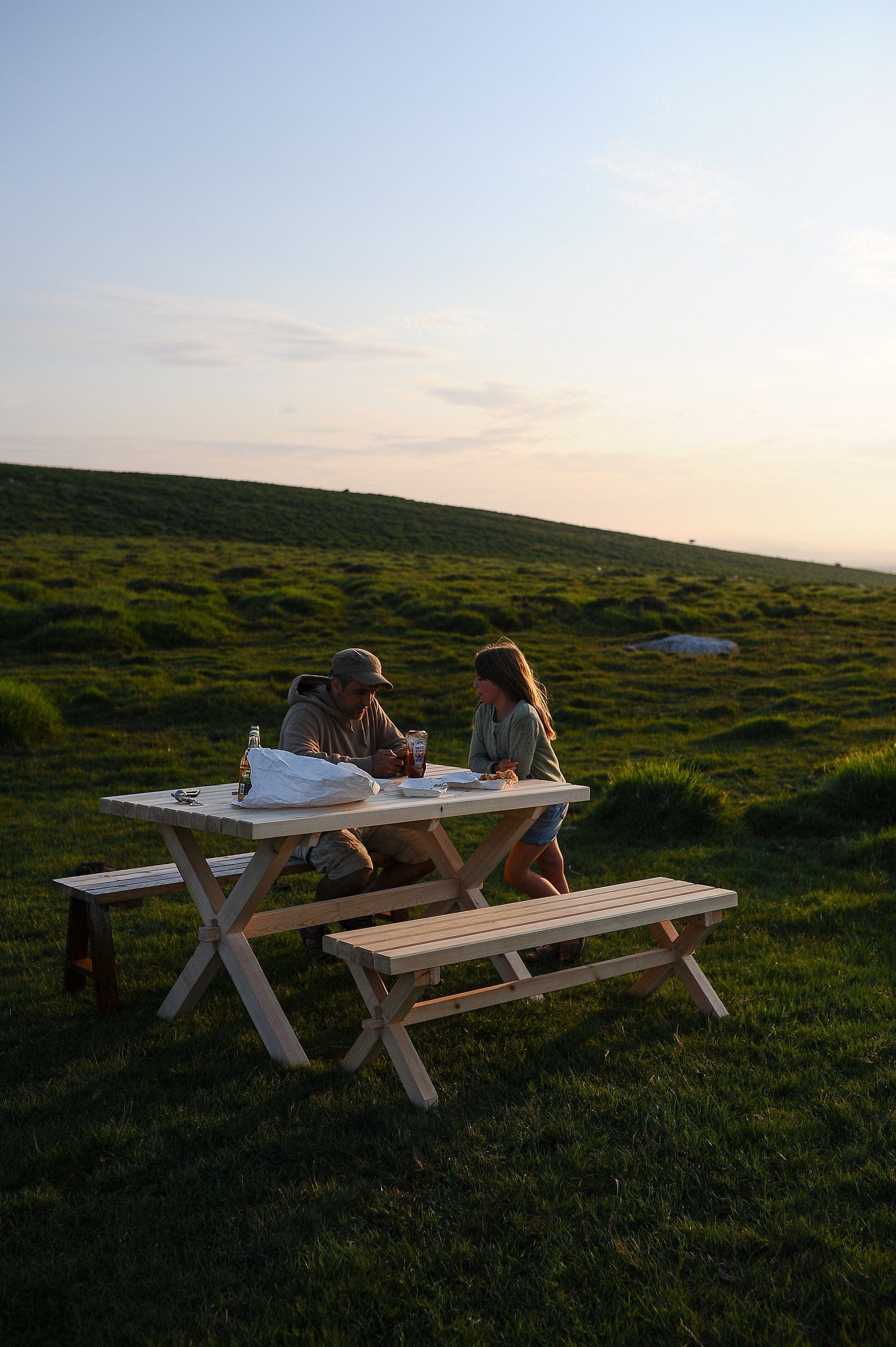 7MAGOKfurniture Home & Garden Outdoor Table & Bench Set, Classic Garden Picnic Style