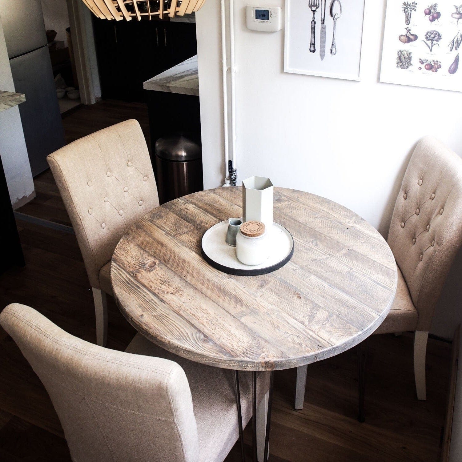 7MAGOKfurniture Kitchen & Dining Room Tables Round Dining Table, 4 & 6 Seater, Reclaimed Wood on Hairpin Legs | RECLAIMED Collection