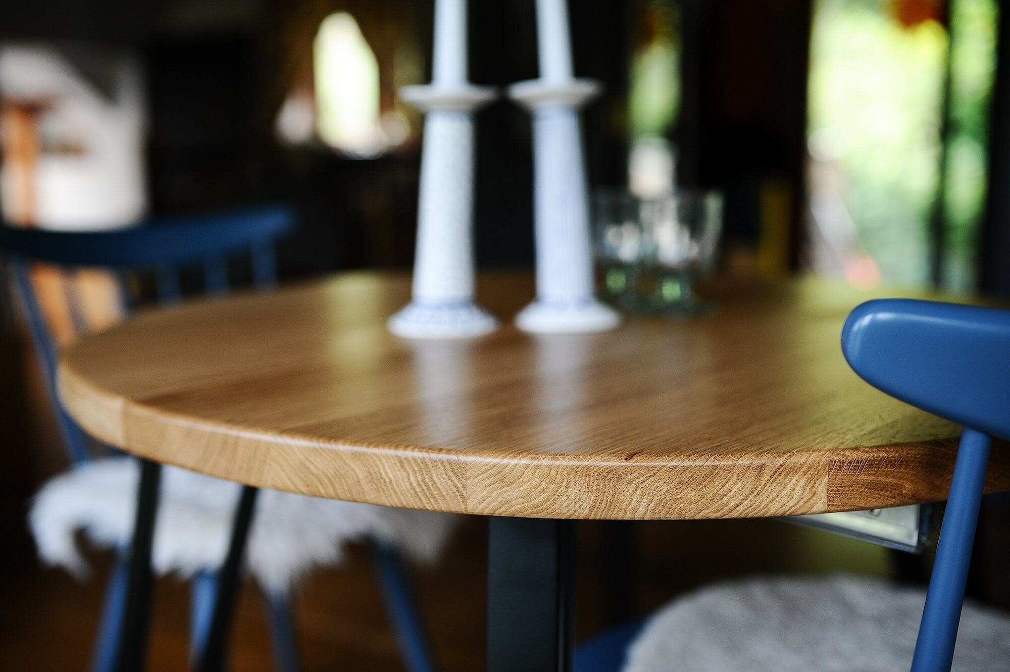 7MAGOKfurniture Kitchen & Dining Room Tables Round Extendable Solid Oak Dining Table with Steel Legs, Seats 6–10 | OAKWELL Collection