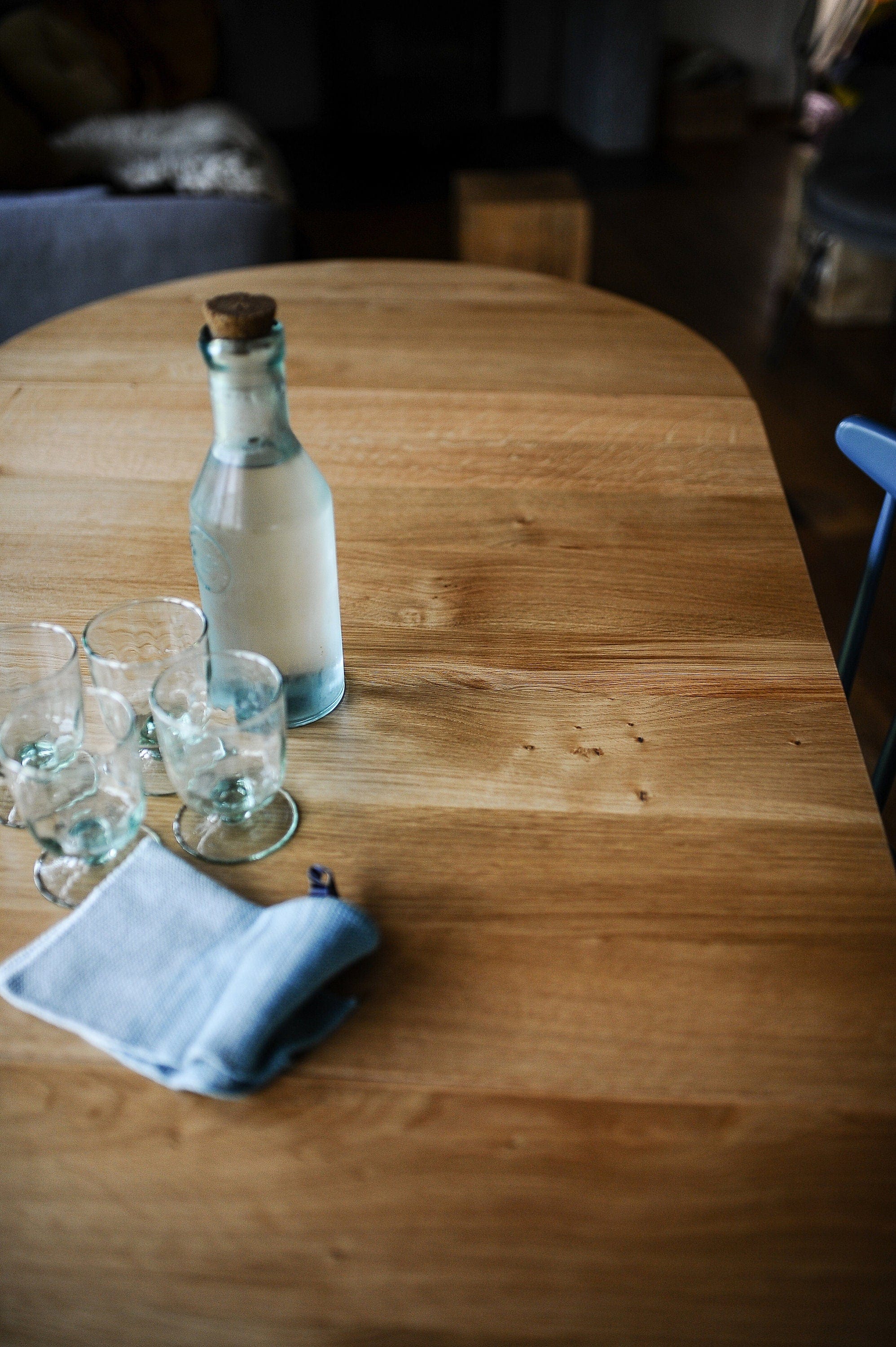 7MAGOKfurniture Kitchen & Dining Room Tables Round Extendable Solid Oak Dining Table with Swiss Edge | KANTAR Collection