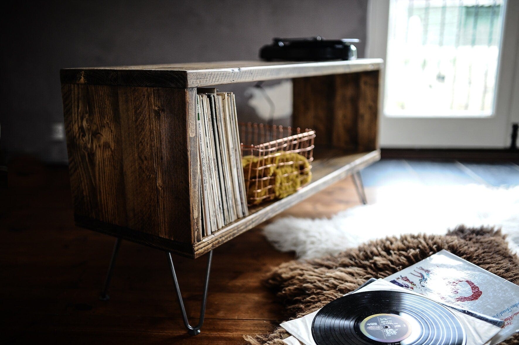 7MAGOKfurniture record player stand Vinyl Record Player Stand in Solid Wood on Hairpin Legs, Customisable | RECLAIMED Collection