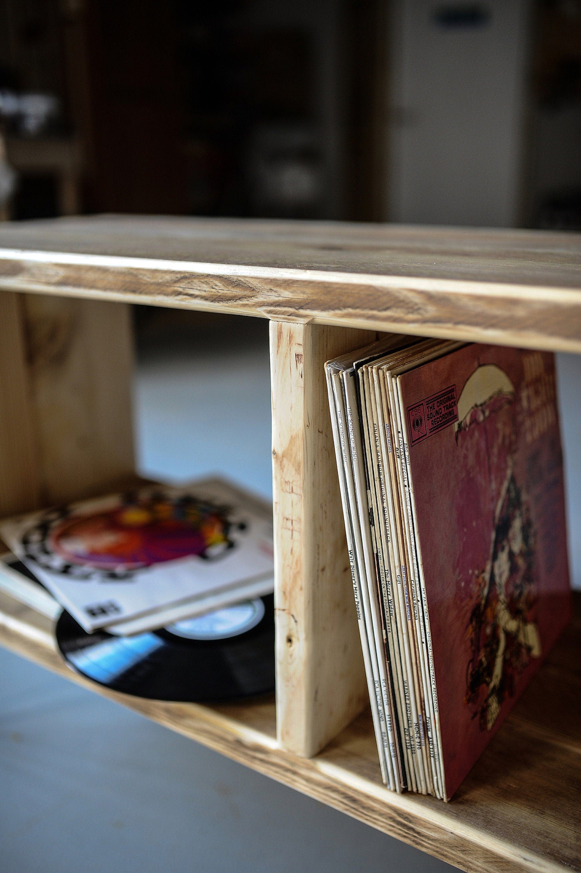 7MAGOKfurniture record player stand Vinyl Record Player Stand in Solid Wood on Hairpin Legs, Customisable | RECLAIMED Collection