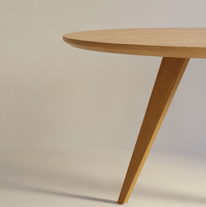Round Dining Table 3 legged, Solid Oak, 4-6 seater / KANTAR Collection