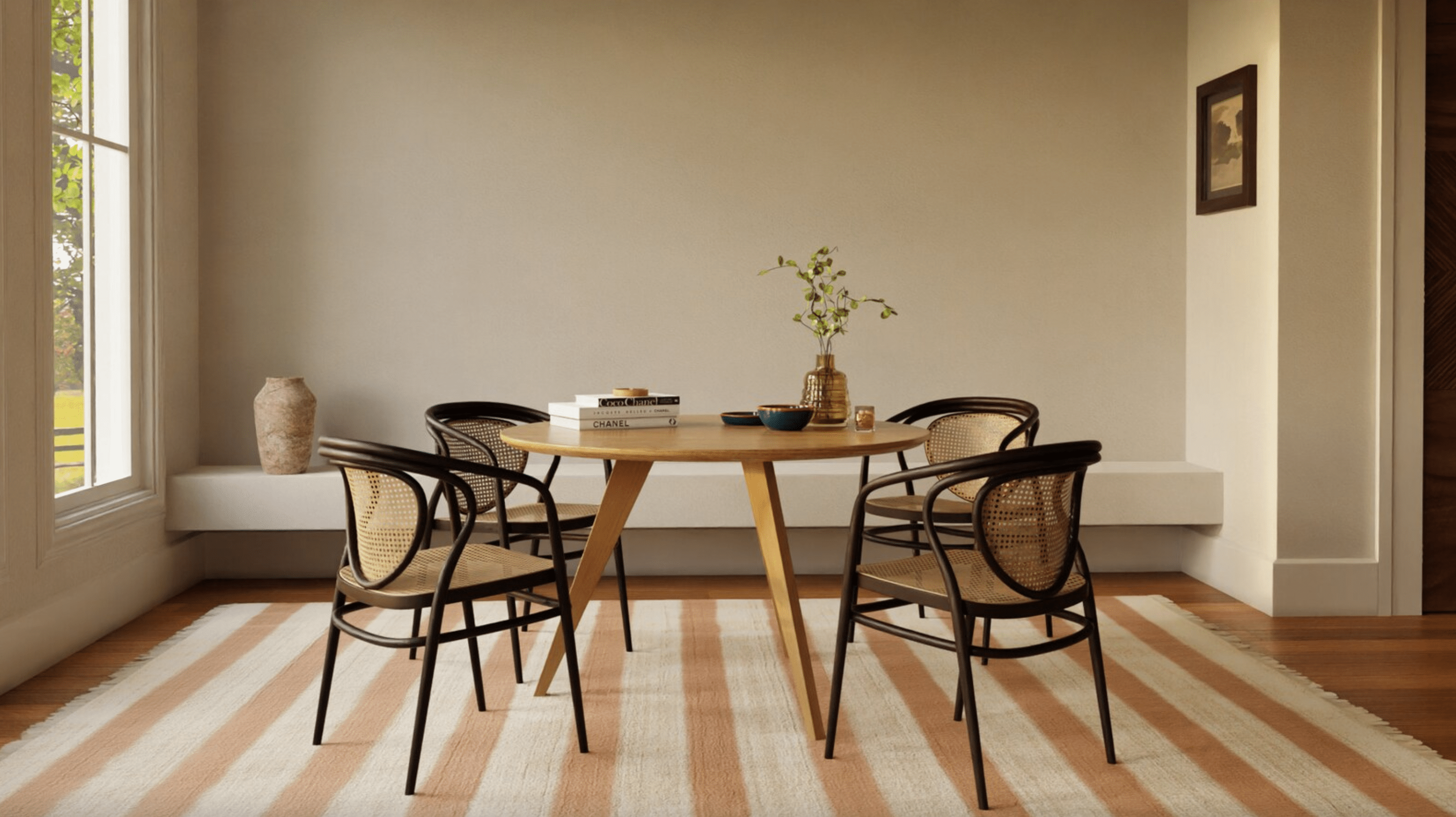 Round Dining Table 3 legged, Solid Oak, 4-6 seater / KANTAR Collection