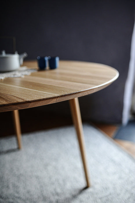 Round Oak Dining Table on Tapered legs / PRIME collection
