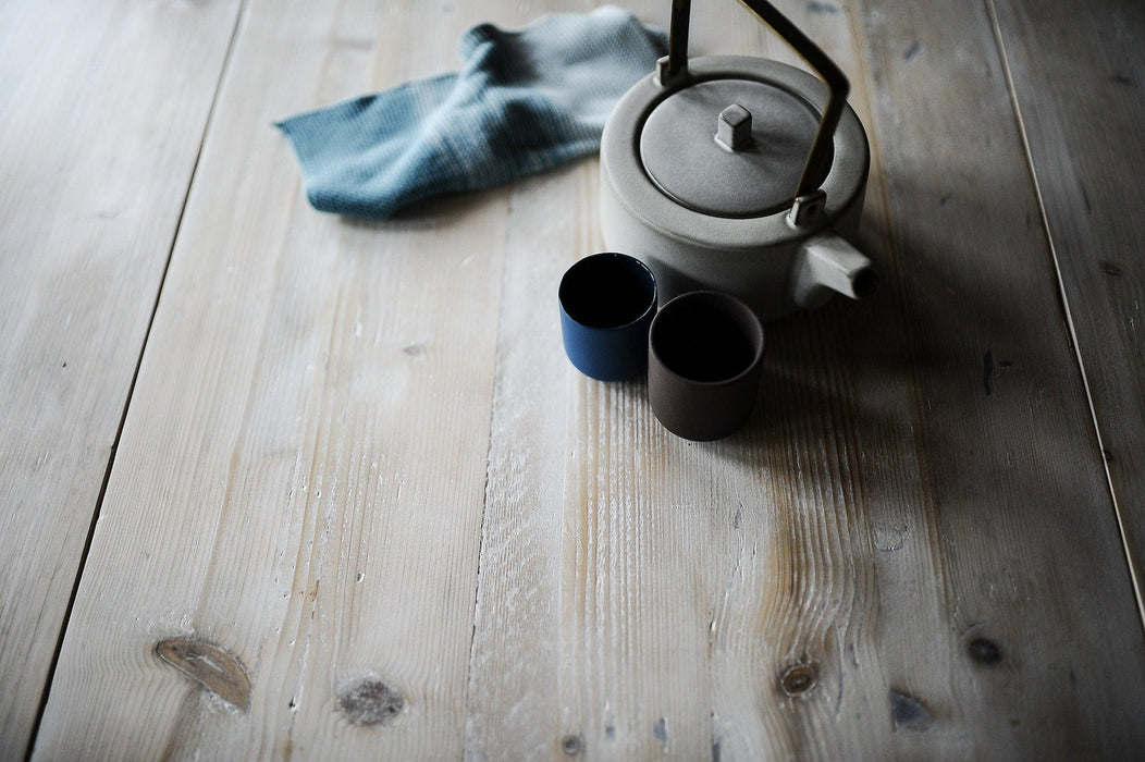 Round Extendable Table, Authentic Reclaimed wood on Hairpin Legs.